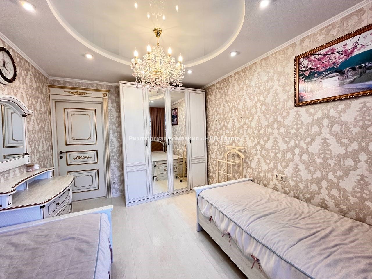 4 комн. квартира, Дзержинского пер., 24